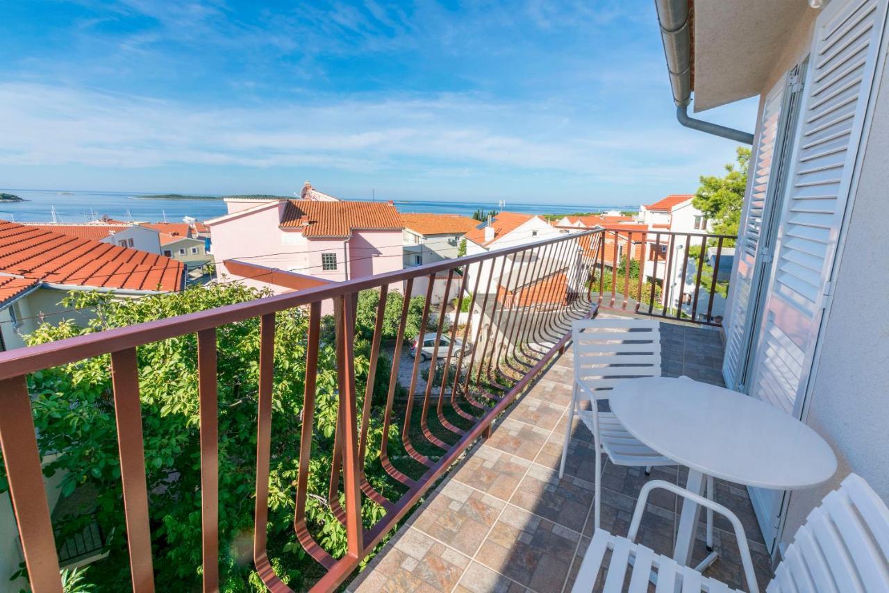 Apartments Matejka I Primosten Bagian luar foto